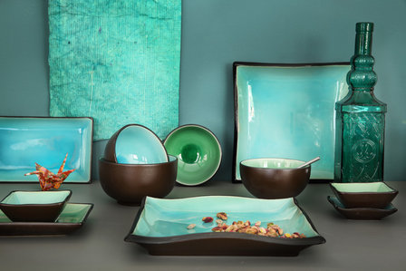 TOKYO DESIGN STUDIO- ZWART/TURQUOIS VIERKANT BORD-GLASSY TURQUOISE 22X22 CM