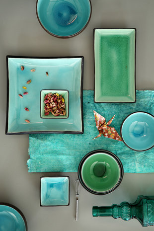 TOKYO DESIGN STUDIO- ZWART/TURQUOIS VIERKANT BORD-GLASSY TURQUOISE 22X22 CM